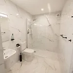 فندق The Orchard House كيلكيني