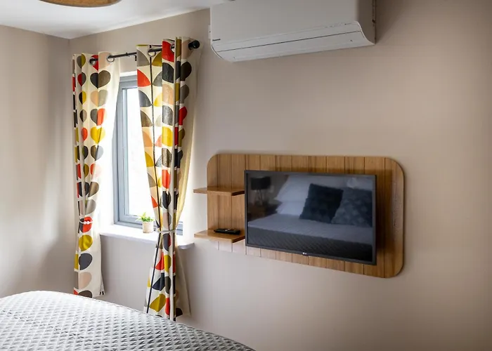 The Orchard House 4*