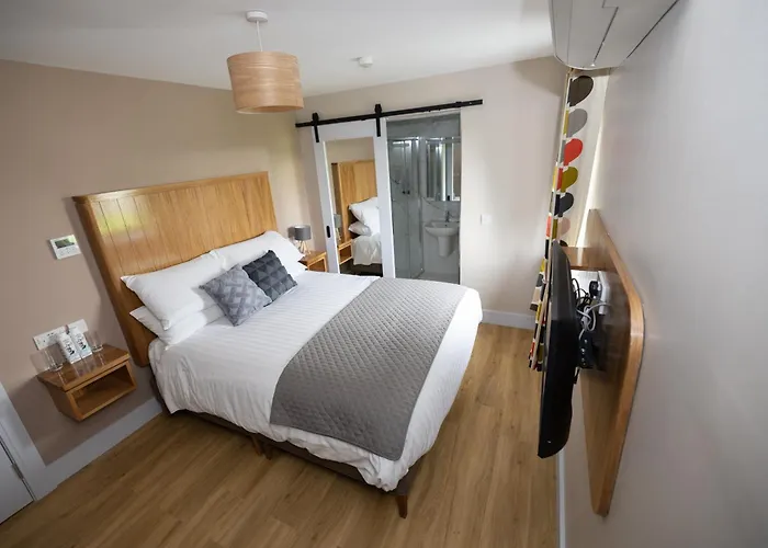 The Orchard House 4*